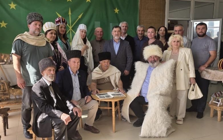 LAST CALL TSCHERKESSIEN - Von Sehnsucht, Begegnungen und Heimkehr